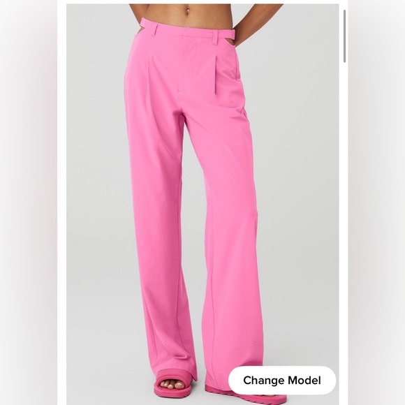 ALO Yoga Pants - Alo Mid-Rise Showdown Trouser